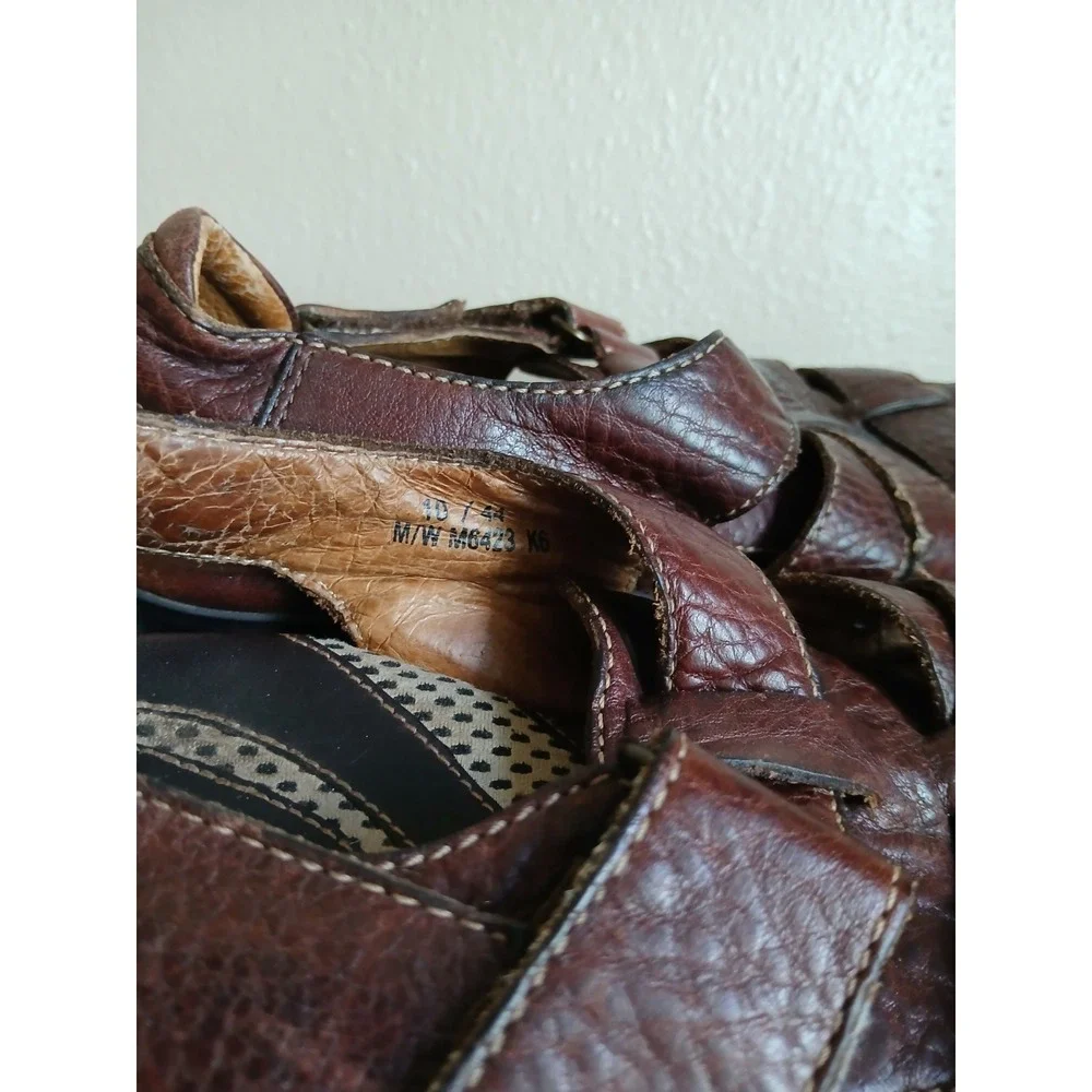 Born Sandals Mens 10 / EU 44 Fisherman Style Leather Woven Closed Toe